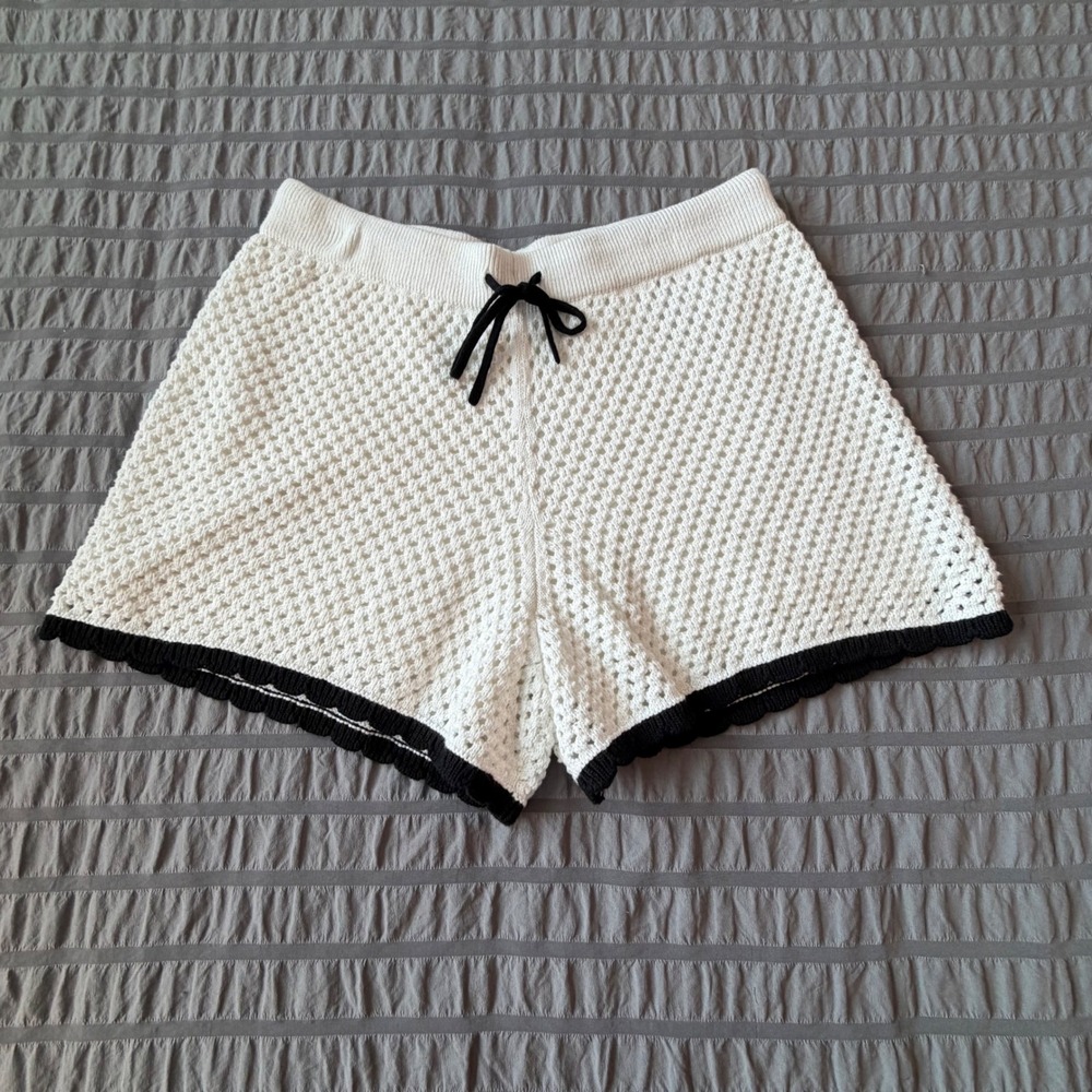 Gap Women Crochet Knit Shorts White Black Scalloped Hem Drawstring Size M NEW‎